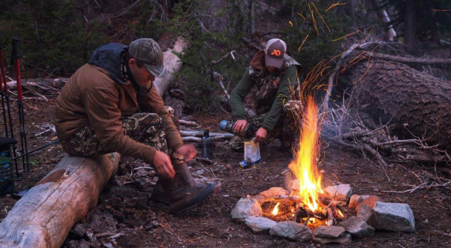 Field dressing injuries Guide to dressing wounds with limited supplies